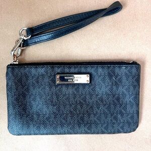 Michael Kors Black Monogram Small Zipped Wristlet With Credit Card Slots